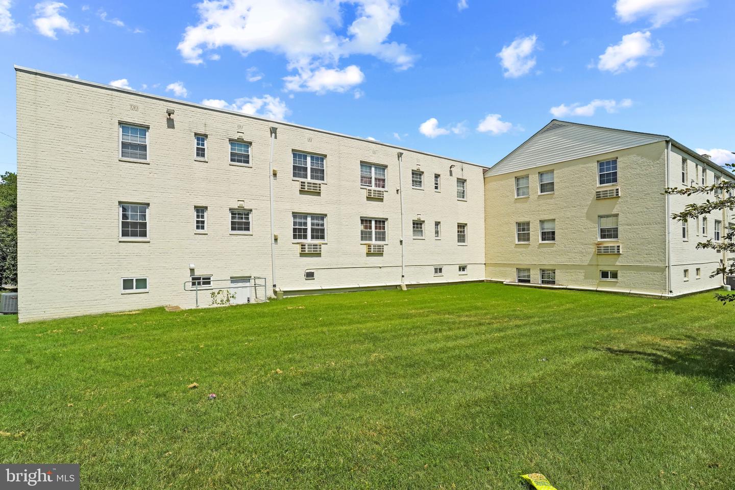 2303 FARRINGTON AVE #02-303, ALEXANDRIA, Virginia 22303, 2 Bedrooms Bedrooms, ,1 BathroomBathrooms,Residential,For sale,2303 FARRINGTON AVE #02-303,VAFX2261250 MLS # VAFX2261250