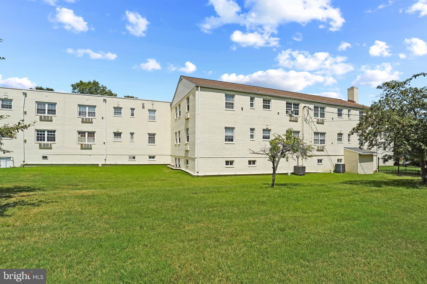 2303 FARRINGTON AVE #02-303, ALEXANDRIA, Virginia 22303, 2 Bedrooms Bedrooms, ,1 BathroomBathrooms,Residential,For sale,2303 FARRINGTON AVE #02-303,VAFX2261250 MLS # VAFX2261250
