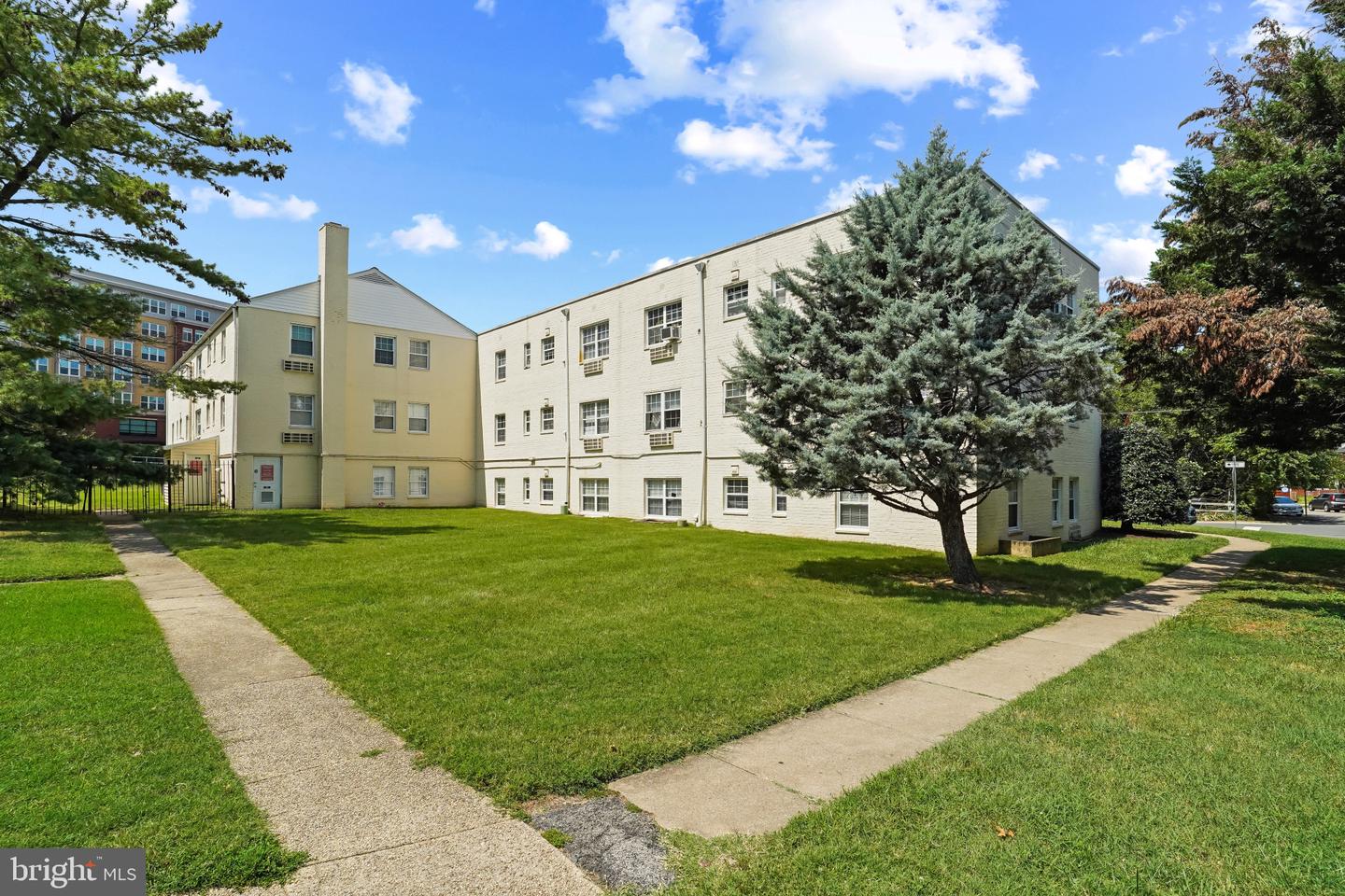 2303 FARRINGTON AVE #02-303, ALEXANDRIA, Virginia 22303, 2 Bedrooms Bedrooms, ,1 BathroomBathrooms,Residential,For sale,2303 FARRINGTON AVE #02-303,VAFX2261250 MLS # VAFX2261250