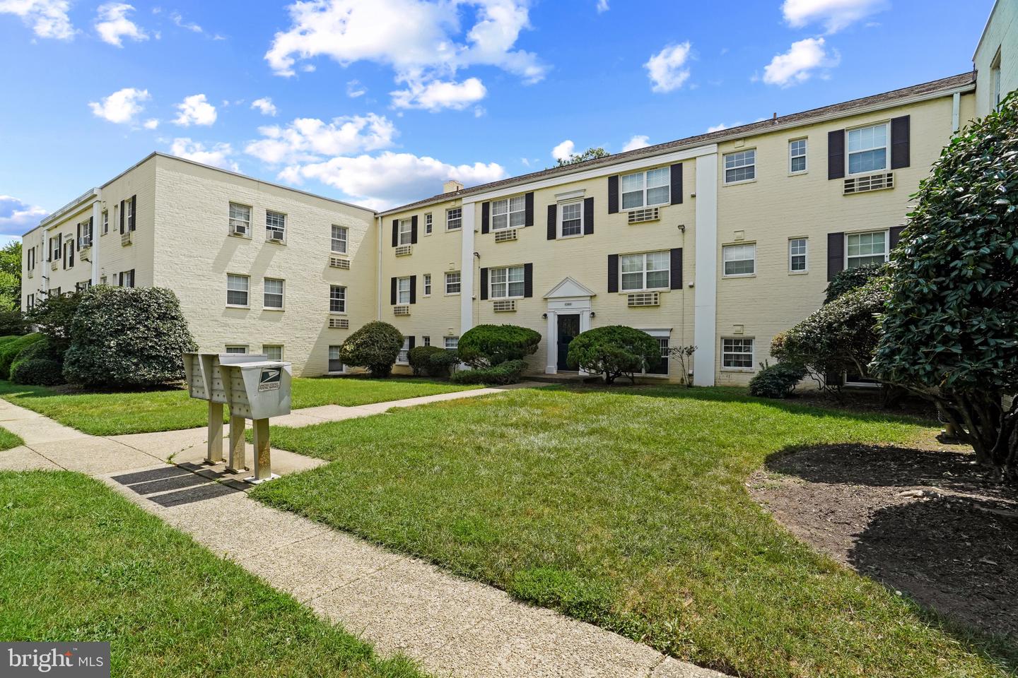 2303 FARRINGTON AVE #02-303, ALEXANDRIA, Virginia 22303, 2 Bedrooms Bedrooms, ,1 BathroomBathrooms,Residential,For sale,2303 FARRINGTON AVE #02-303,VAFX2261250 MLS # VAFX2261250