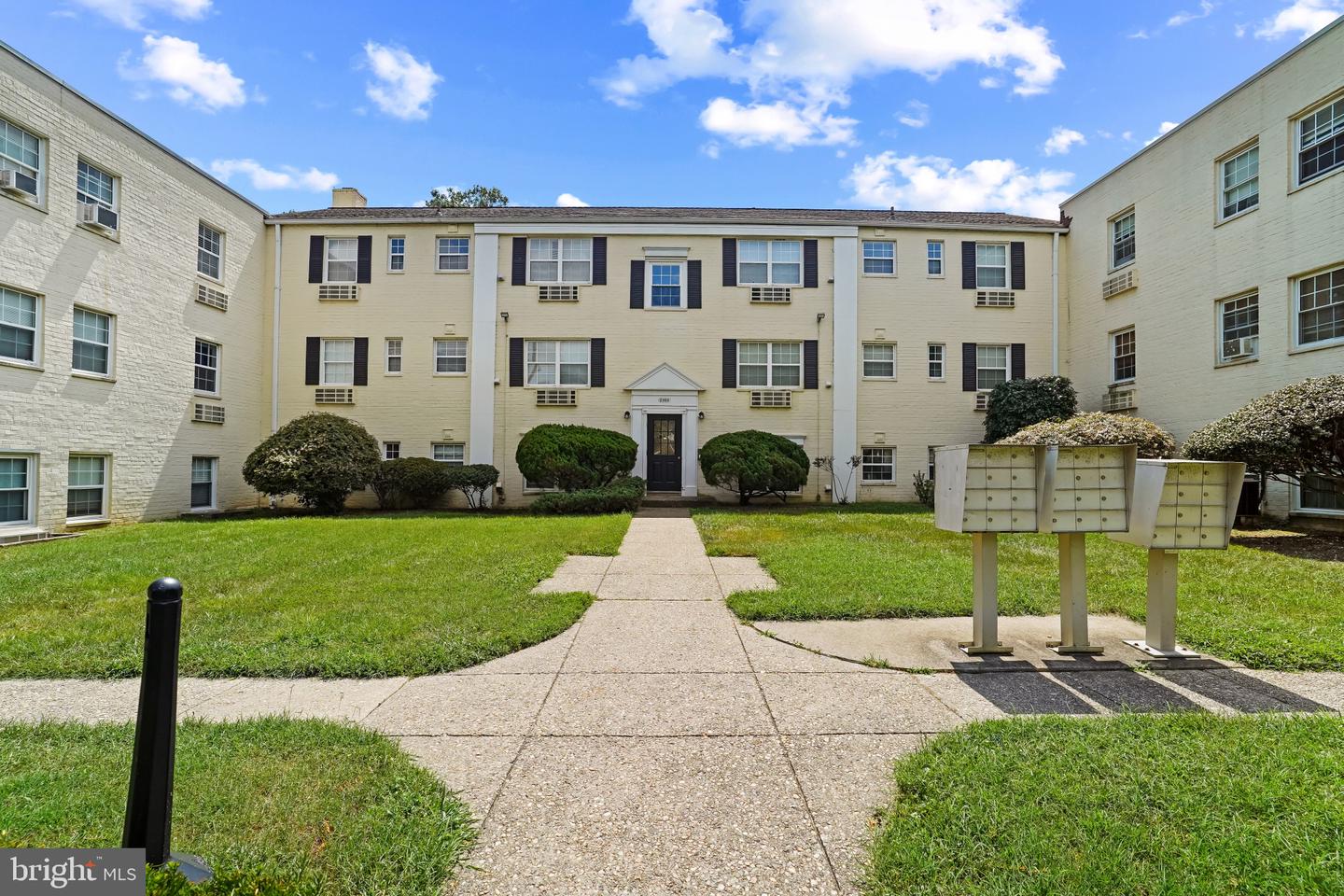 2303 FARRINGTON AVE #02-303, ALEXANDRIA, Virginia 22303, 2 Bedrooms Bedrooms, ,1 BathroomBathrooms,Residential,For sale,2303 FARRINGTON AVE #02-303,VAFX2261250 MLS # VAFX2261250