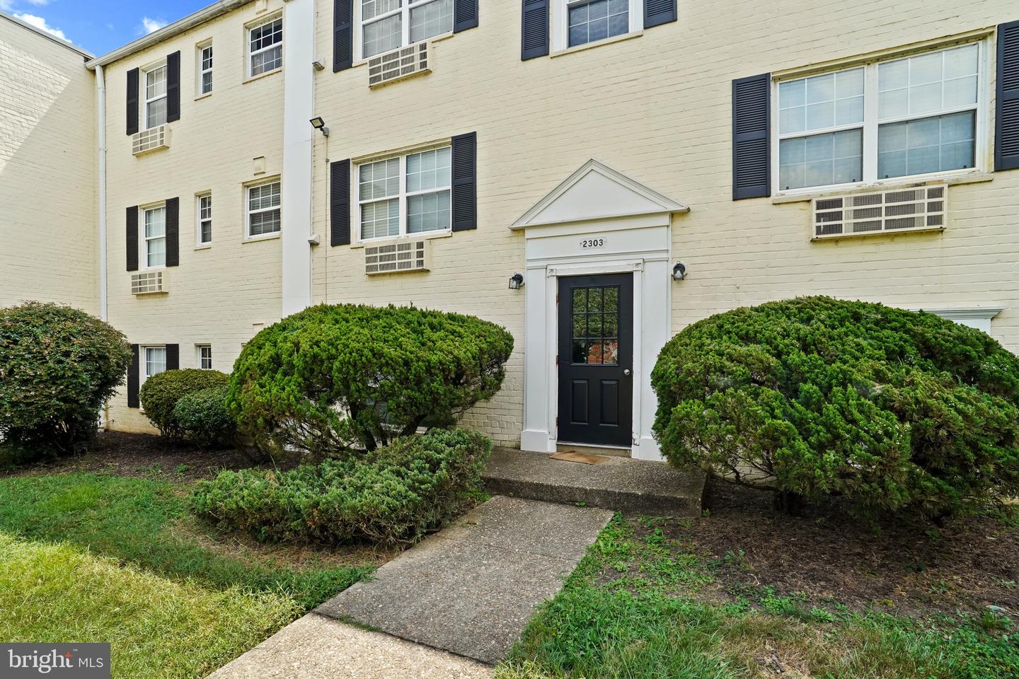 2303 FARRINGTON AVE #02-303, ALEXANDRIA, Virginia 22303, 2 Bedrooms Bedrooms, ,1 BathroomBathrooms,Residential,For sale,2303 FARRINGTON AVE #02-303,VAFX2261250 MLS # VAFX2261250