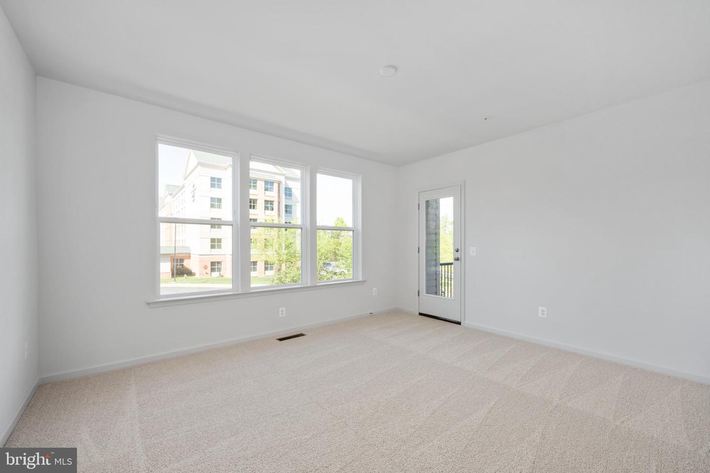2642 NEABSCO COMMON PL, WOODBRIDGE, Virginia 22191, 2 Bedrooms Bedrooms, ,2 BathroomsBathrooms,Residential,For sale,2642 NEABSCO COMMON PL,VAPW2101466 MLS # VAPW2101466