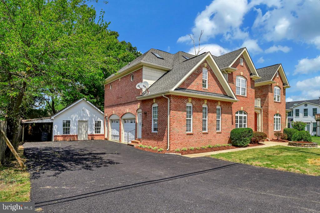 6614 QUANDER RD, ALEXANDRIA, Virginia 22307, 6 Bedrooms Bedrooms, ,5 BathroomsBathrooms,Residential,For sale,6614 QUANDER RD,VAFX2261296 MLS # VAFX2261296