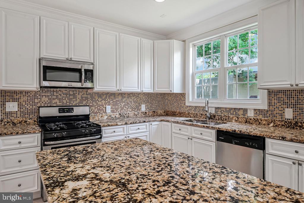 6614 QUANDER RD, ALEXANDRIA, Virginia 22307, 6 Bedrooms Bedrooms, ,5 BathroomsBathrooms,Residential,For sale,6614 QUANDER RD,VAFX2261296 MLS # VAFX2261296