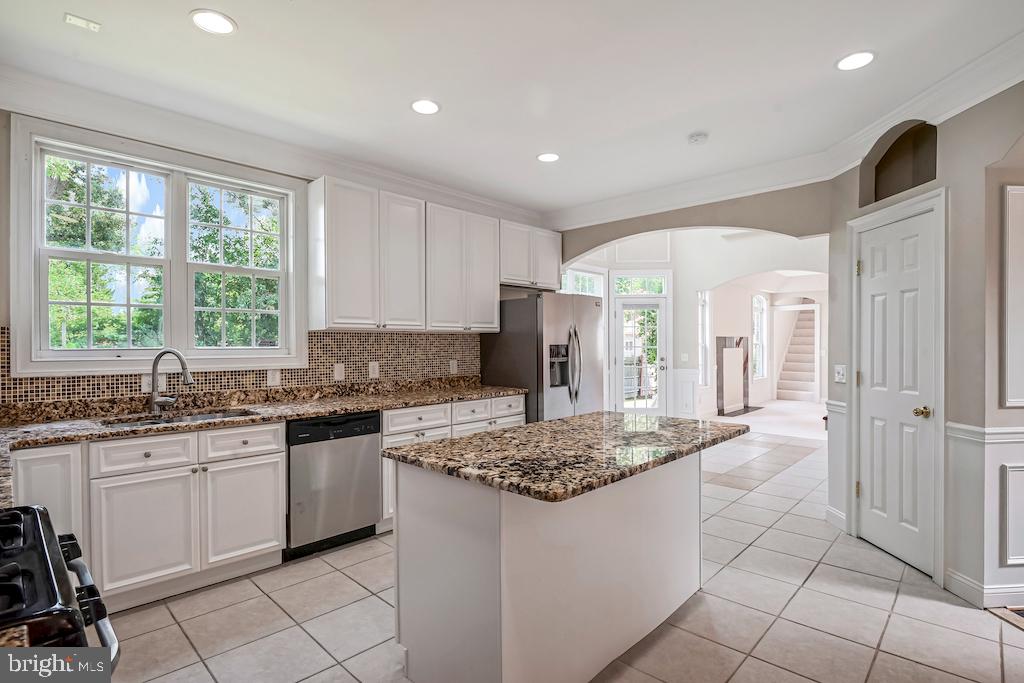 6614 QUANDER RD, ALEXANDRIA, Virginia 22307, 6 Bedrooms Bedrooms, ,5 BathroomsBathrooms,Residential,For sale,6614 QUANDER RD,VAFX2261296 MLS # VAFX2261296