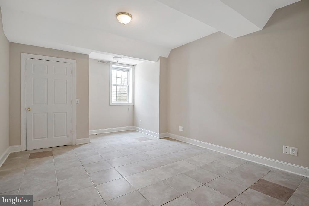6614 QUANDER RD, ALEXANDRIA, Virginia 22307, 6 Bedrooms Bedrooms, ,5 BathroomsBathrooms,Residential,For sale,6614 QUANDER RD,VAFX2261296 MLS # VAFX2261296