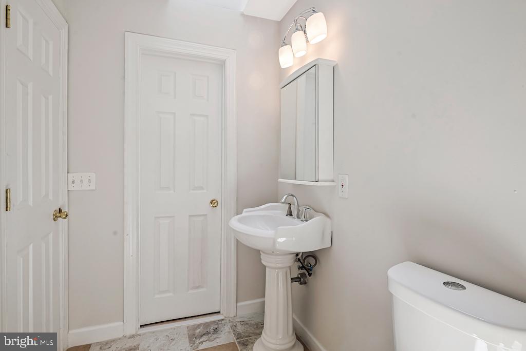 6614 QUANDER RD, ALEXANDRIA, Virginia 22307, 6 Bedrooms Bedrooms, ,5 BathroomsBathrooms,Residential,For sale,6614 QUANDER RD,VAFX2261296 MLS # VAFX2261296
