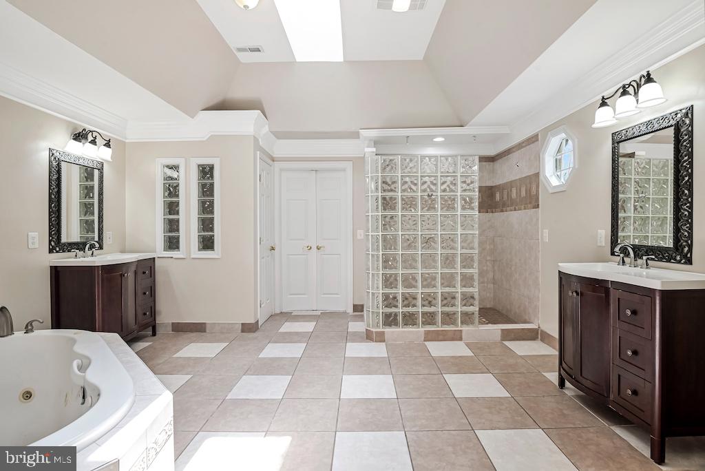 6614 QUANDER RD, ALEXANDRIA, Virginia 22307, 6 Bedrooms Bedrooms, ,5 BathroomsBathrooms,Residential,For sale,6614 QUANDER RD,VAFX2261296 MLS # VAFX2261296