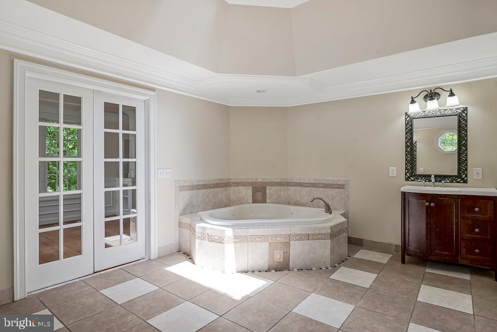 6614 QUANDER RD, ALEXANDRIA, Virginia 22307, 6 Bedrooms Bedrooms, ,5 BathroomsBathrooms,Residential,For sale,6614 QUANDER RD,VAFX2261296 MLS # VAFX2261296