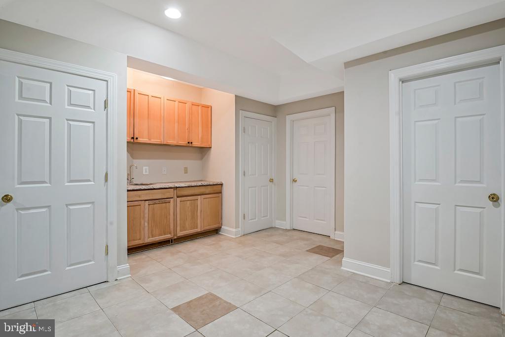 6614 QUANDER RD, ALEXANDRIA, Virginia 22307, 6 Bedrooms Bedrooms, ,5 BathroomsBathrooms,Residential,For sale,6614 QUANDER RD,VAFX2261296 MLS # VAFX2261296