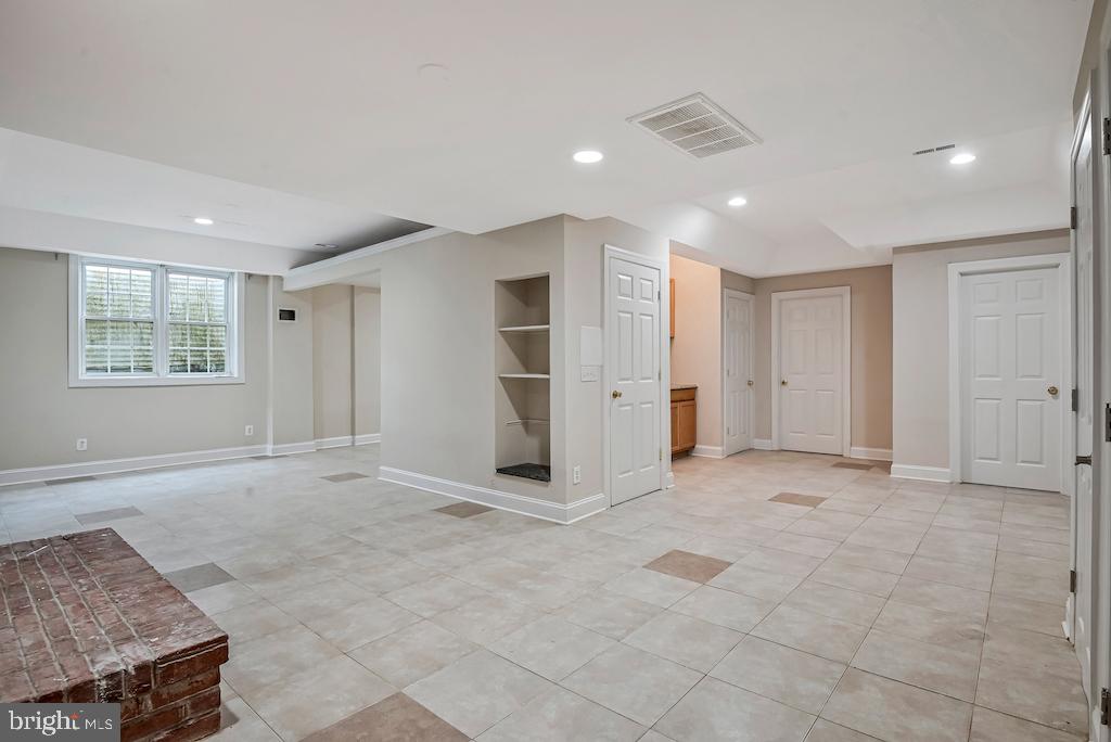 6614 QUANDER RD, ALEXANDRIA, Virginia 22307, 6 Bedrooms Bedrooms, ,5 BathroomsBathrooms,Residential,For sale,6614 QUANDER RD,VAFX2261296 MLS # VAFX2261296