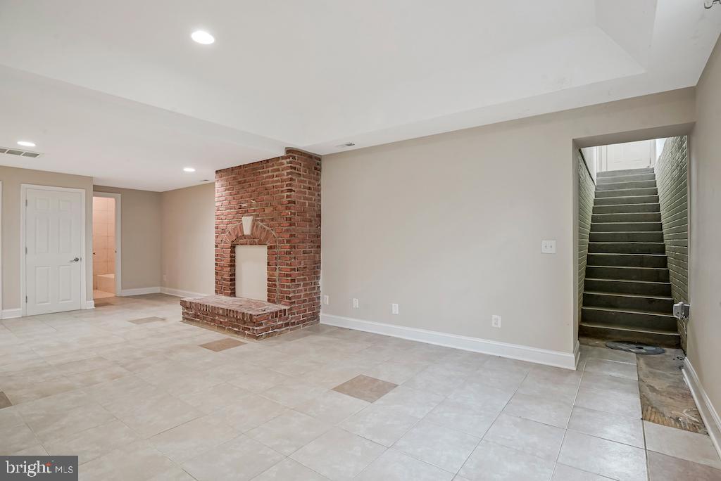 6614 QUANDER RD, ALEXANDRIA, Virginia 22307, 6 Bedrooms Bedrooms, ,5 BathroomsBathrooms,Residential,For sale,6614 QUANDER RD,VAFX2261296 MLS # VAFX2261296