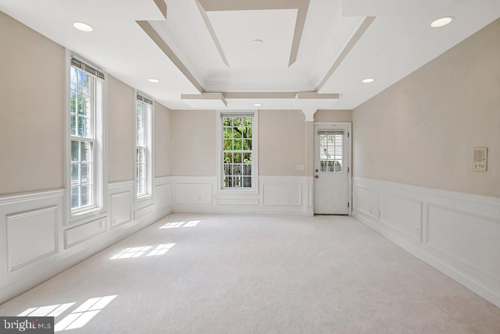6614 QUANDER RD, ALEXANDRIA, Virginia 22307, 6 Bedrooms Bedrooms, ,5 BathroomsBathrooms,Residential,For sale,6614 QUANDER RD,VAFX2261296 MLS # VAFX2261296