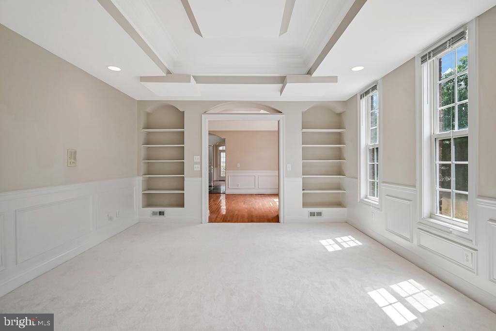 6614 QUANDER RD, ALEXANDRIA, Virginia 22307, 6 Bedrooms Bedrooms, ,5 BathroomsBathrooms,Residential,For sale,6614 QUANDER RD,VAFX2261296 MLS # VAFX2261296