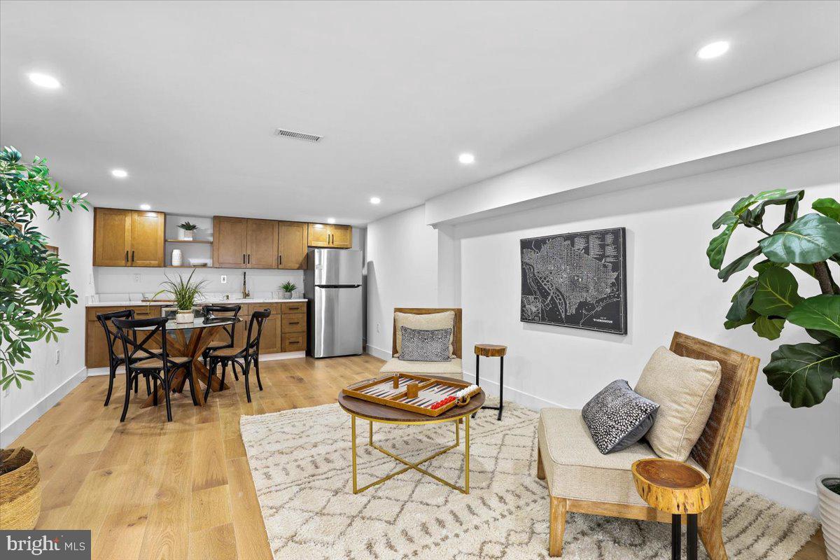 6219 WESTERN AVE NW, WASHINGTON, District Of Columbia 20015, 5 Bedrooms Bedrooms, ,3 BathroomsBathrooms,Residential,For sale,6219 WESTERN AVE NW,DCDC2215164 MLS # DCDC2215164