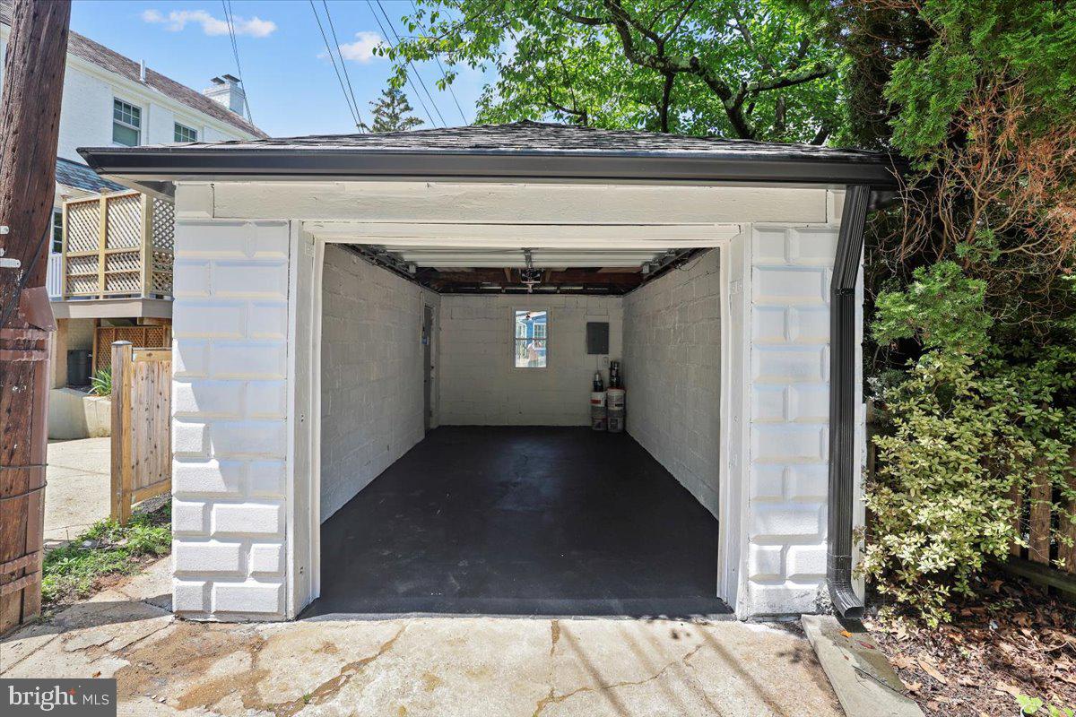 6219 WESTERN AVE NW, WASHINGTON, District Of Columbia 20015, 5 Bedrooms Bedrooms, ,3 BathroomsBathrooms,Residential,For sale,6219 WESTERN AVE NW,DCDC2215164 MLS # DCDC2215164