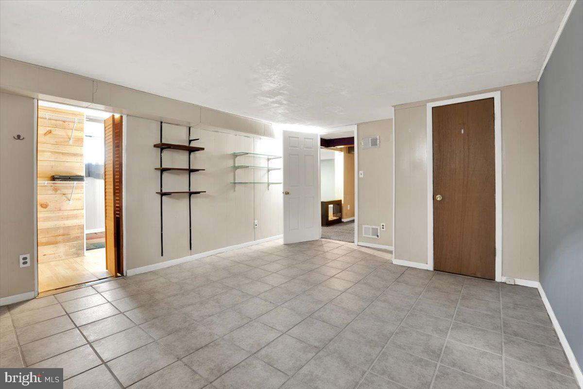 6414 VIRGINIA HILLS AVE, ALEXANDRIA, Virginia 22310, 5 Bedrooms Bedrooms, ,2 BathroomsBathrooms,Residential,For sale,6414 VIRGINIA HILLS AVE,VAFX2261334 MLS # VAFX2261334