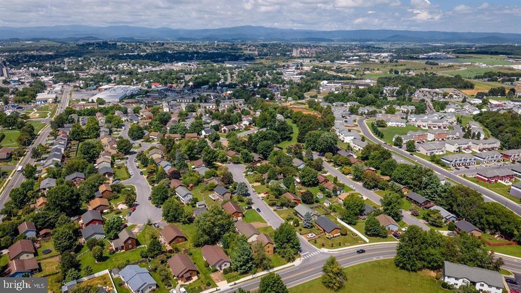 510 STONEFIELD CT, HARRISONBURG, Virginia 22802, 3 Bedrooms Bedrooms, ,2 BathroomsBathrooms,Residential,For sale,510 STONEFIELD CT,VAHC2000464 MLS # VAHC2000464