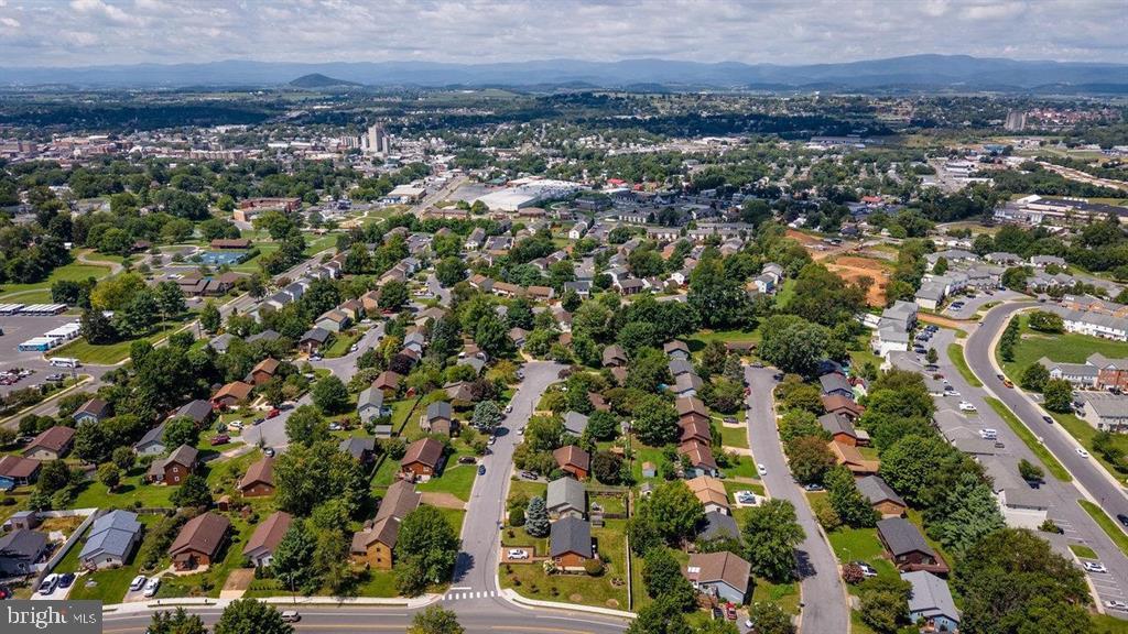 510 STONEFIELD CT, HARRISONBURG, Virginia 22802, 3 Bedrooms Bedrooms, ,2 BathroomsBathrooms,Residential,For sale,510 STONEFIELD CT,VAHC2000464 MLS # VAHC2000464