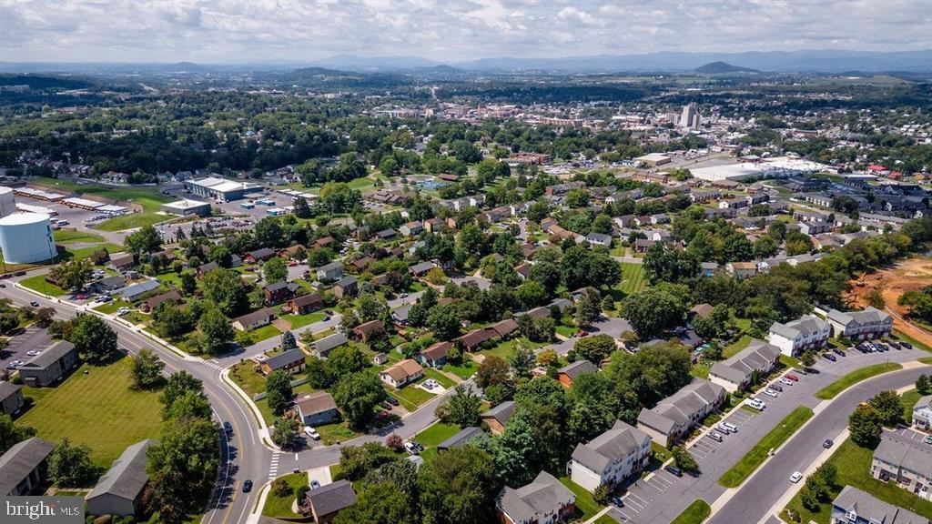 510 STONEFIELD CT, HARRISONBURG, Virginia 22802, 3 Bedrooms Bedrooms, ,2 BathroomsBathrooms,Residential,For sale,510 STONEFIELD CT,VAHC2000464 MLS # VAHC2000464