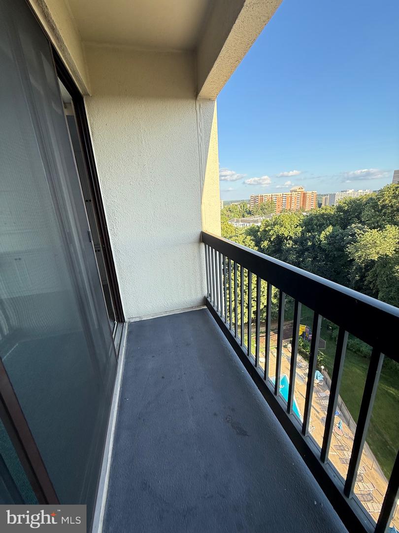 6300 STEVENSON AVE #1113, ALEXANDRIA, Virginia 22304, 2 Bedrooms Bedrooms, ,2 BathroomsBathrooms,Residential,For sale,6300 STEVENSON AVE #1113,VAAX2048614 MLS # VAAX2048614