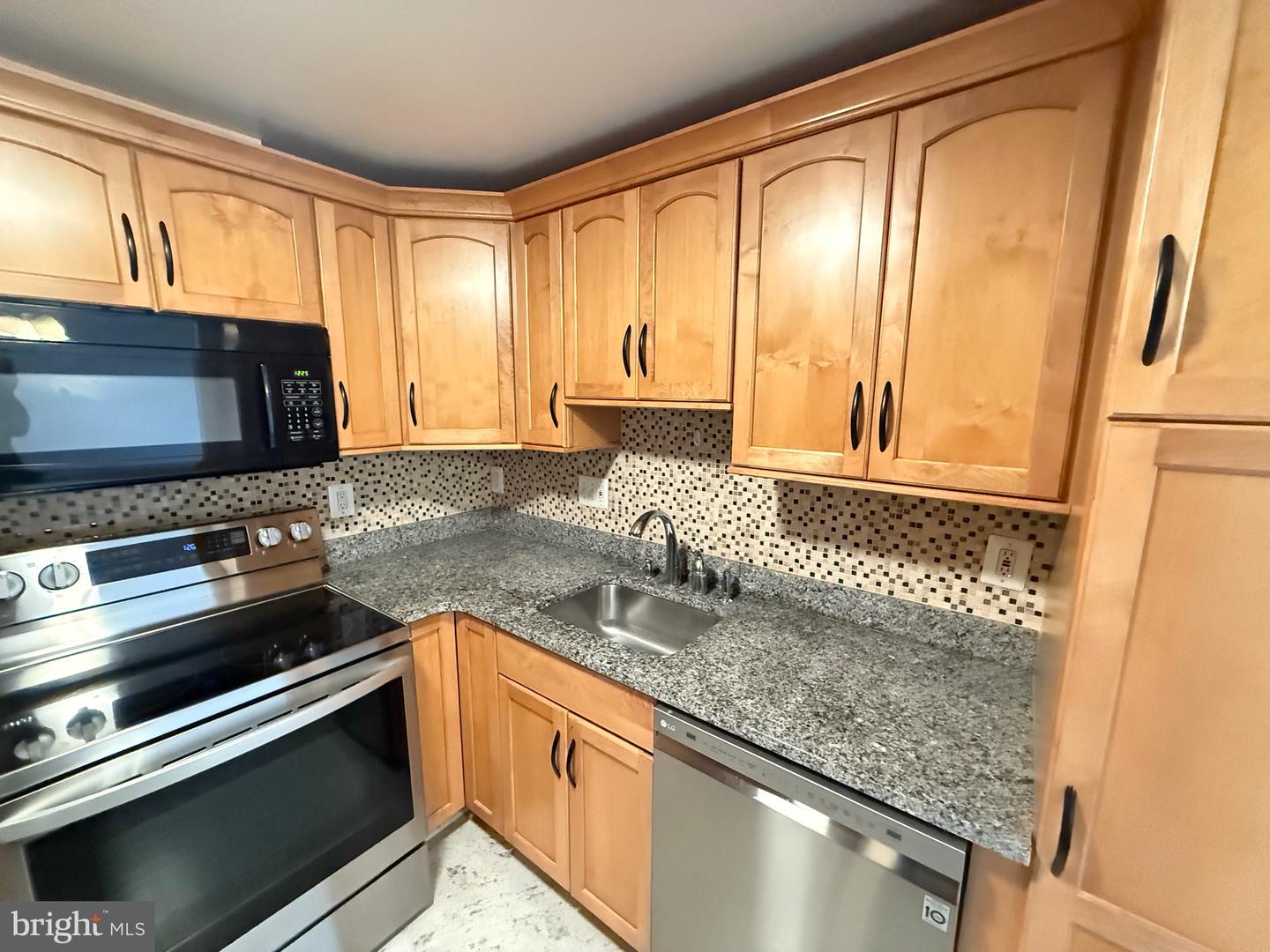 6300 STEVENSON AVE #1113, ALEXANDRIA, Virginia 22304, 2 Bedrooms Bedrooms, ,2 BathroomsBathrooms,Residential,For sale,6300 STEVENSON AVE #1113,VAAX2048614 MLS # VAAX2048614