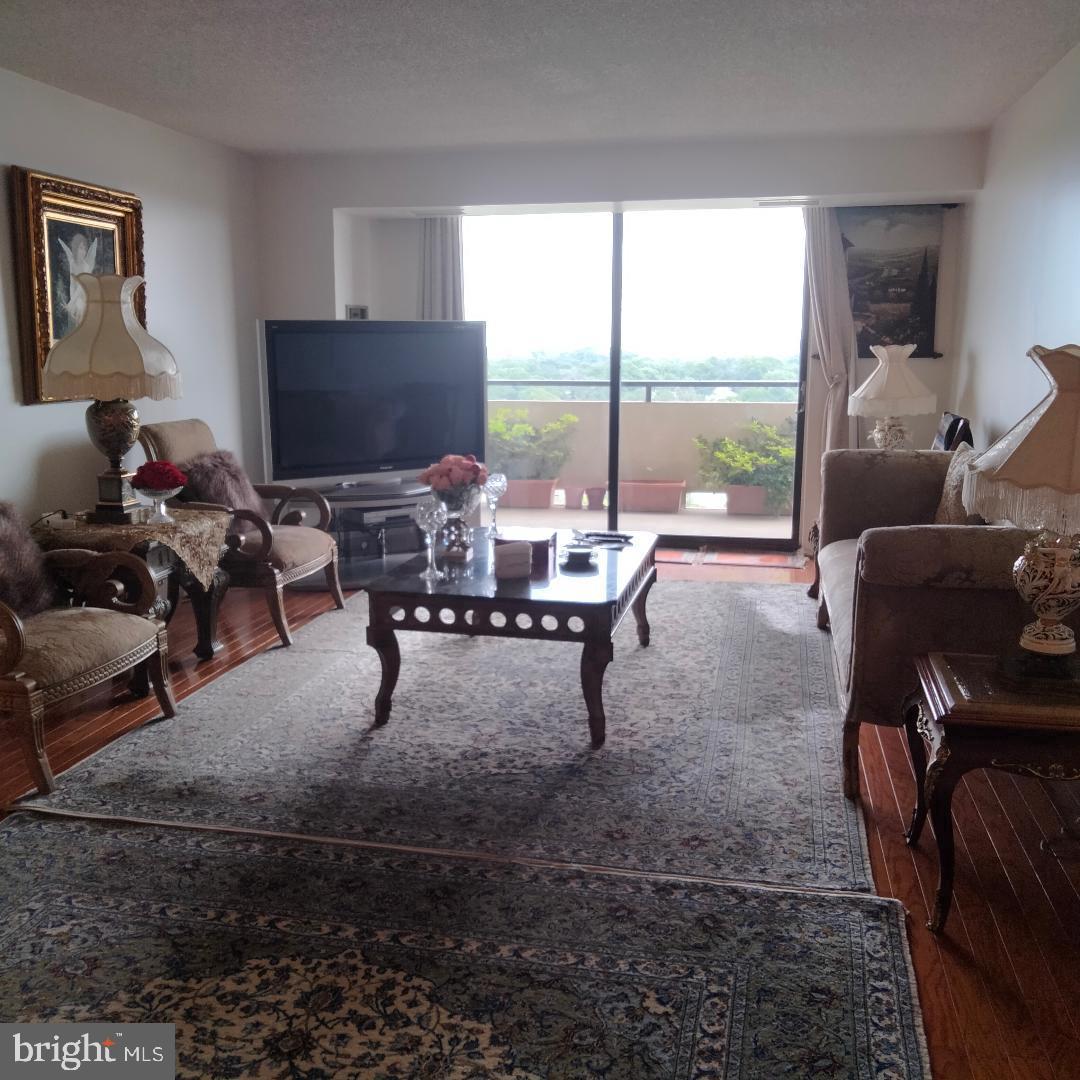 1800 OLD MEADOW RD #1412, MCLEAN, Virginia 22102, 1 Bedroom Bedrooms, 2 Rooms Rooms,1 BathroomBathrooms,Residential,For sale,1800 OLD MEADOW RD #1412,VAFX2261430 MLS # VAFX2261430