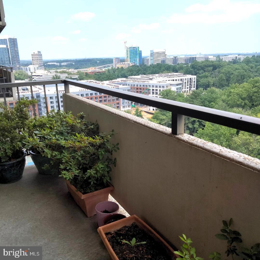 1800 OLD MEADOW RD #1412, MCLEAN, Virginia 22102, 1 Bedroom Bedrooms, 2 Rooms Rooms,1 BathroomBathrooms,Residential,For sale,1800 OLD MEADOW RD #1412,VAFX2261430 MLS # VAFX2261430