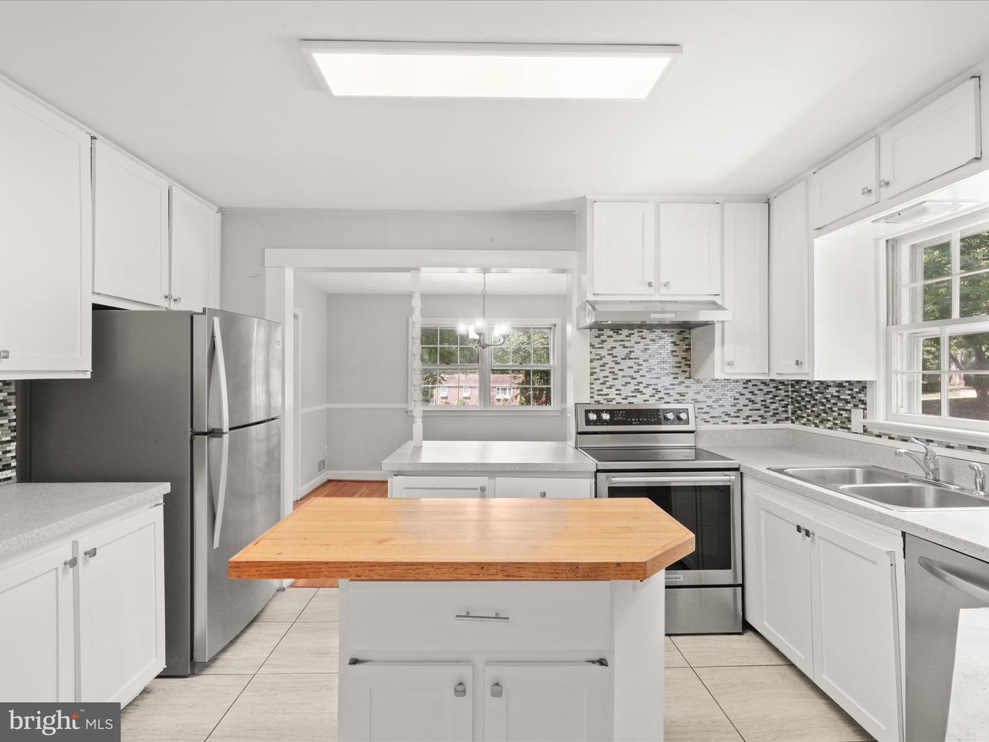 8600 MOUNT ZEPHYR DR, ALEXANDRIA, Virginia 22309, 4 Bedrooms Bedrooms, ,3 BathroomsBathrooms,Residential,For sale,8600 MOUNT ZEPHYR DR,VAFX2248166 MLS # VAFX2248166