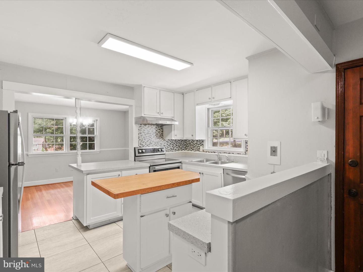 8600 MOUNT ZEPHYR DR, ALEXANDRIA, Virginia 22309, 4 Bedrooms Bedrooms, ,3 BathroomsBathrooms,Residential,For sale,8600 MOUNT ZEPHYR DR,VAFX2248166 MLS # VAFX2248166