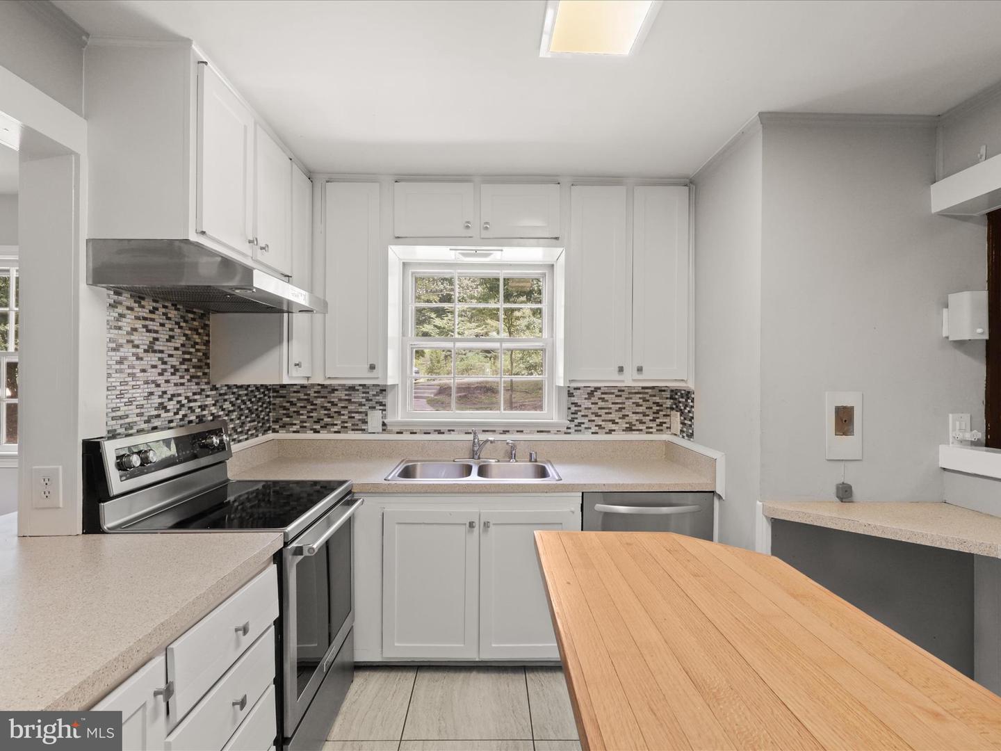 8600 MOUNT ZEPHYR DR, ALEXANDRIA, Virginia 22309, 4 Bedrooms Bedrooms, ,3 BathroomsBathrooms,Residential,For sale,8600 MOUNT ZEPHYR DR,VAFX2248166 MLS # VAFX2248166