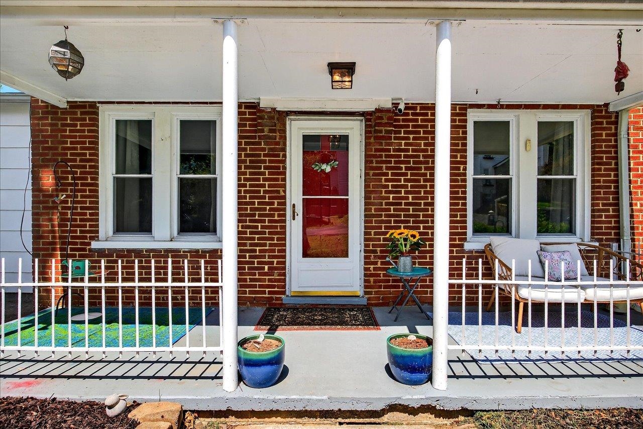 969 KINZLEY CT, STAUNTON, Virginia 24401, 3 Bedrooms Bedrooms, ,1 BathroomBathrooms,Residential,969 KINZLEY CT,667877 MLS # 667877