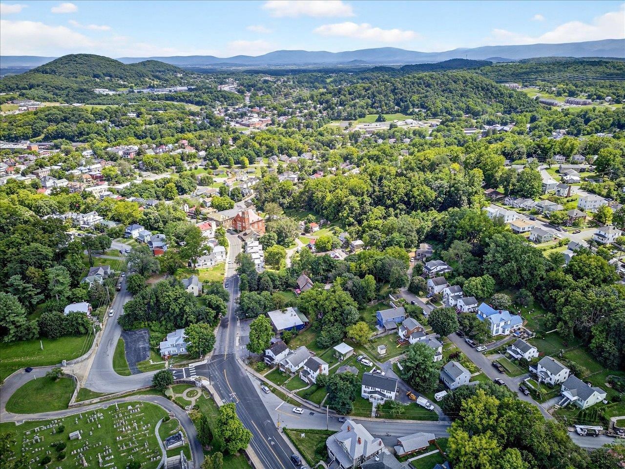 969 KINZLEY CT, STAUNTON, Virginia 24401, 3 Bedrooms Bedrooms, ,1 BathroomBathrooms,Residential,969 KINZLEY CT,667877 MLS # 667877