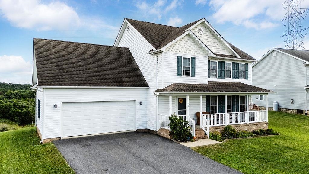 124 WEXFORD ST, STAUNTON, Virginia 24401, 3 Bedrooms Bedrooms, ,2 BathroomsBathrooms,Residential,124 WEXFORD ST,667879 MLS # 667879