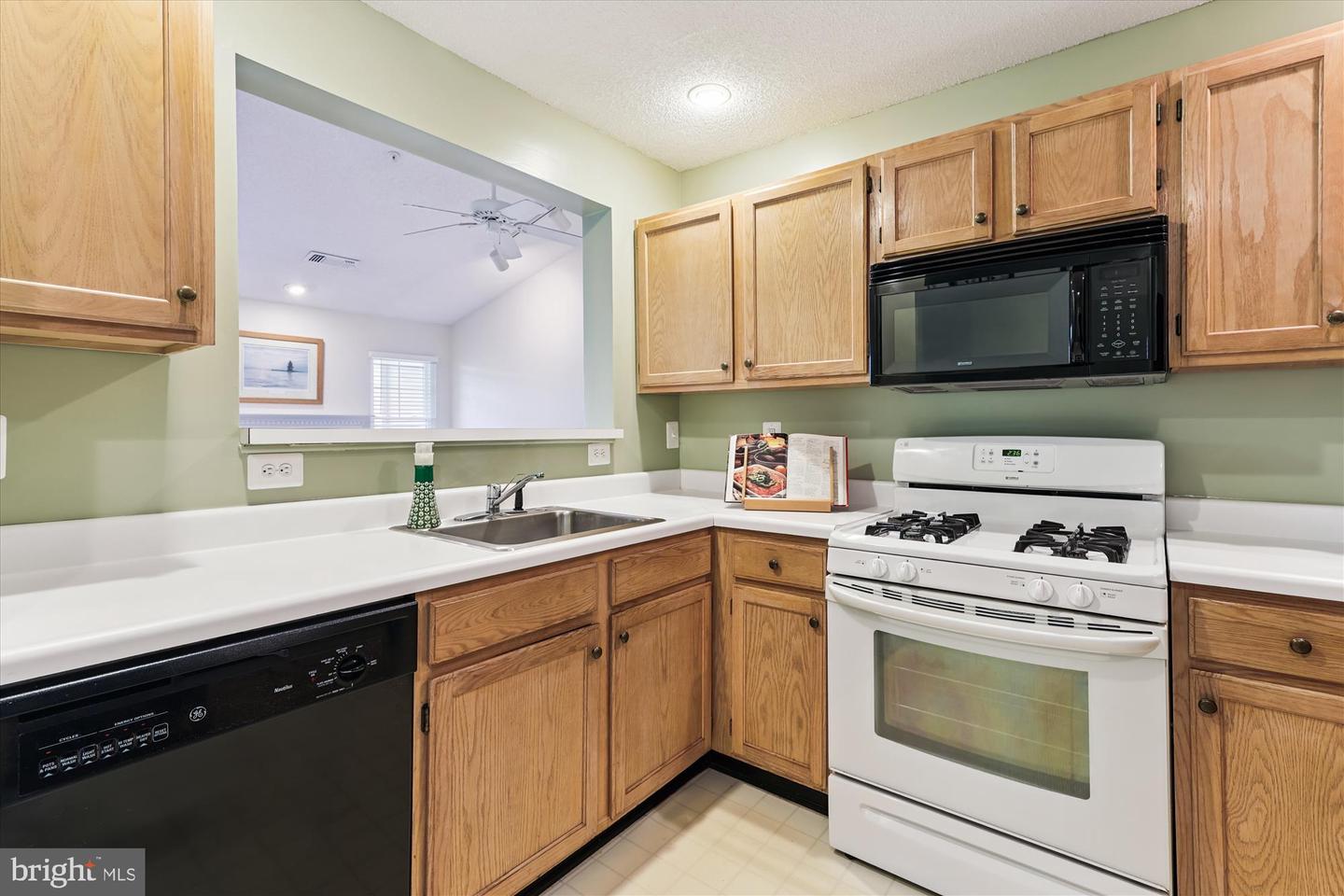 12005 TALIESIN PL #35, RESTON, Virginia 20190, 2 Bedrooms Bedrooms, 5 Rooms Rooms,2 BathroomsBathrooms,Residential,For sale,12005 TALIESIN PL #35,VAFX2254300 MLS # VAFX2254300