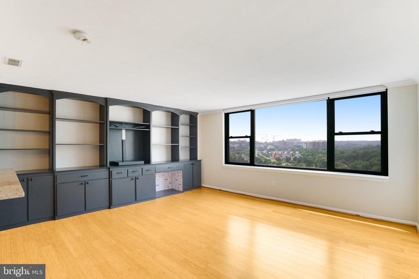 4600 DUKE ST #1305, ALEXANDRIA, Virginia 22304, 2 Bedrooms Bedrooms, ,1 BathroomBathrooms,Residential,For sale,4600 DUKE ST #1305,VAAX2047464 MLS # VAAX2047464