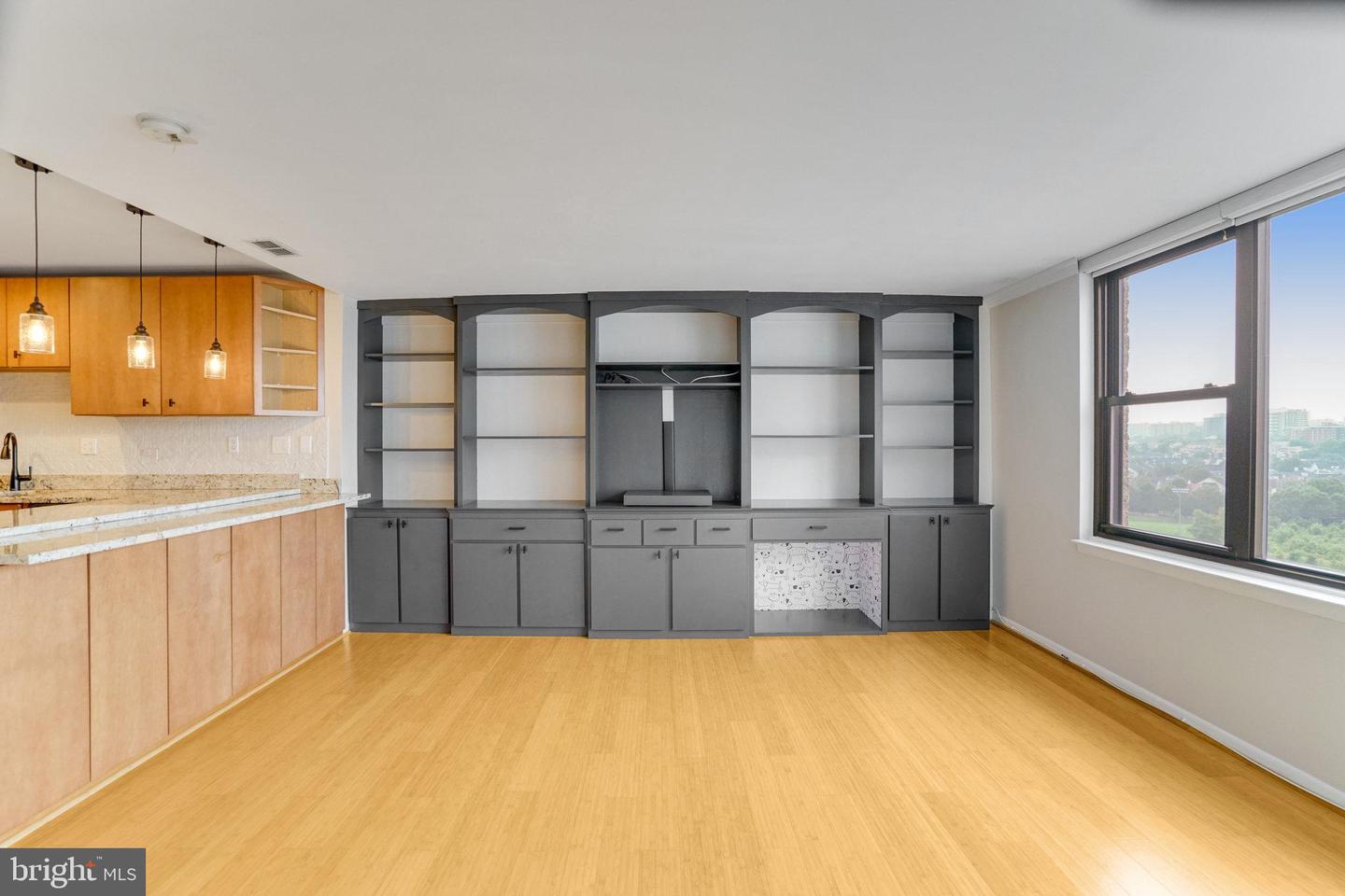 4600 DUKE ST #1305, ALEXANDRIA, Virginia 22304, 2 Bedrooms Bedrooms, ,1 BathroomBathrooms,Residential,For sale,4600 DUKE ST #1305,VAAX2047464 MLS # VAAX2047464