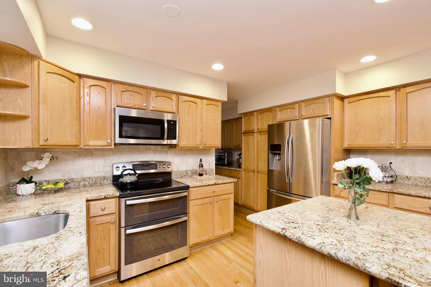 BURKE, Virginia 22015, 4 Bedrooms Bedrooms, ,3 BathroomsBathrooms,Residential,For sale,VAFX2255620 MLS # VAFX2255620