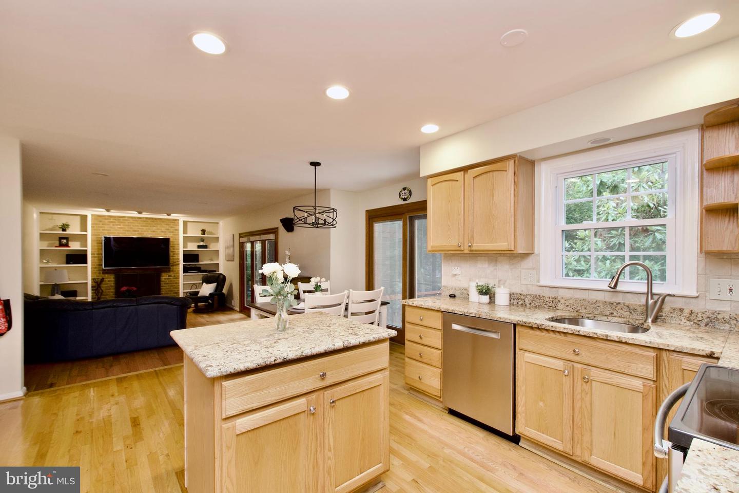 BURKE, Virginia 22015, 4 Bedrooms Bedrooms, ,3 BathroomsBathrooms,Residential,For sale,VAFX2255620 MLS # VAFX2255620