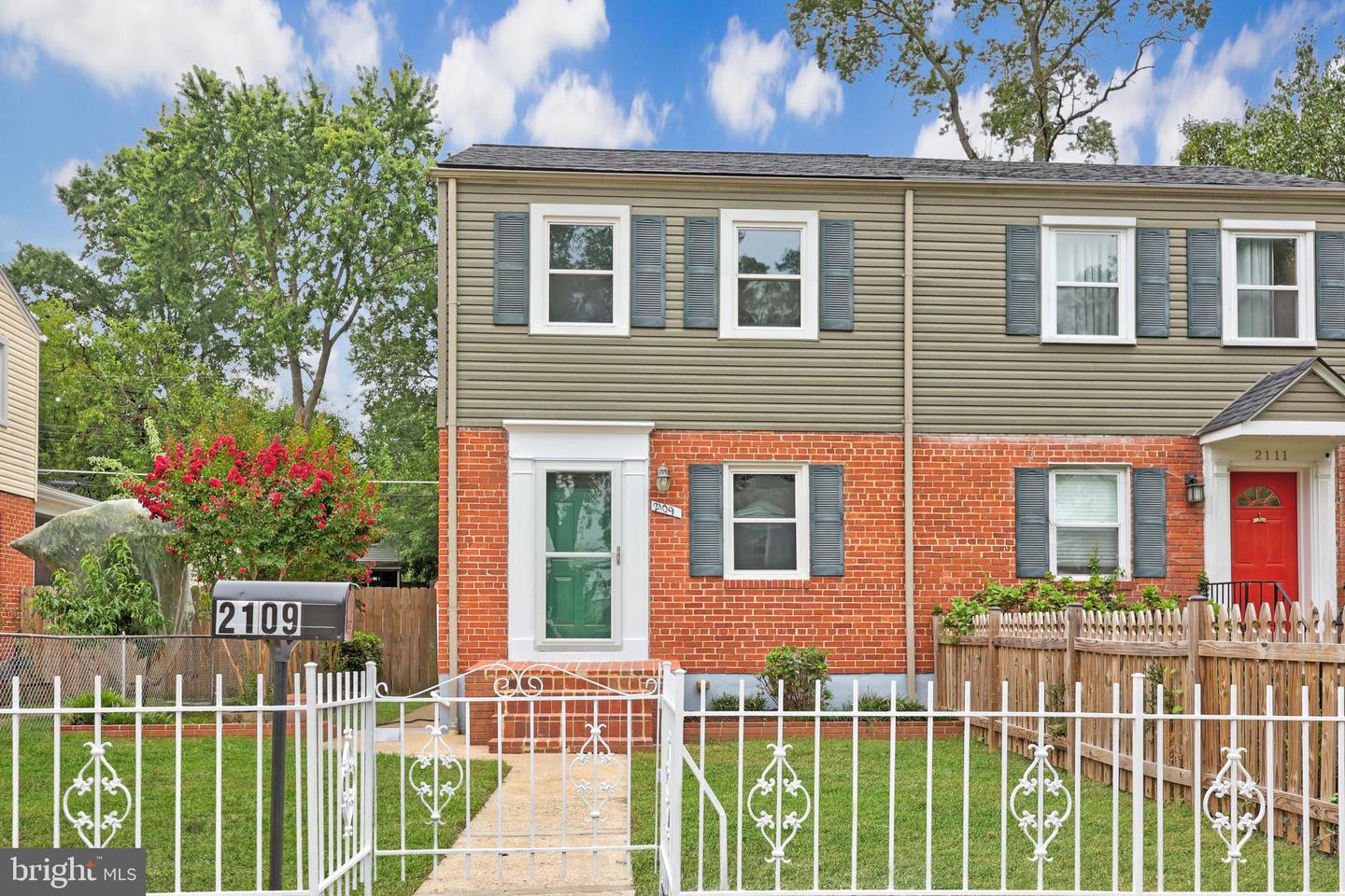 2109 ARLINGTON TER, ALEXANDRIA, Virginia 22303, 2 Bedrooms Bedrooms, ,2 BathroomsBathrooms,Residential,For sale,2109 ARLINGTON TER,VAFX2256464 MLS # VAFX2256464