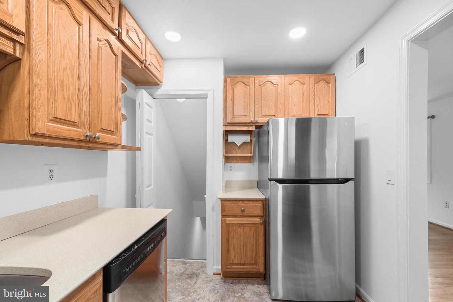 2109 ARLINGTON TER, ALEXANDRIA, Virginia 22303, 2 Bedrooms Bedrooms, ,2 BathroomsBathrooms,Residential,For sale,2109 ARLINGTON TER,VAFX2256464 MLS # VAFX2256464