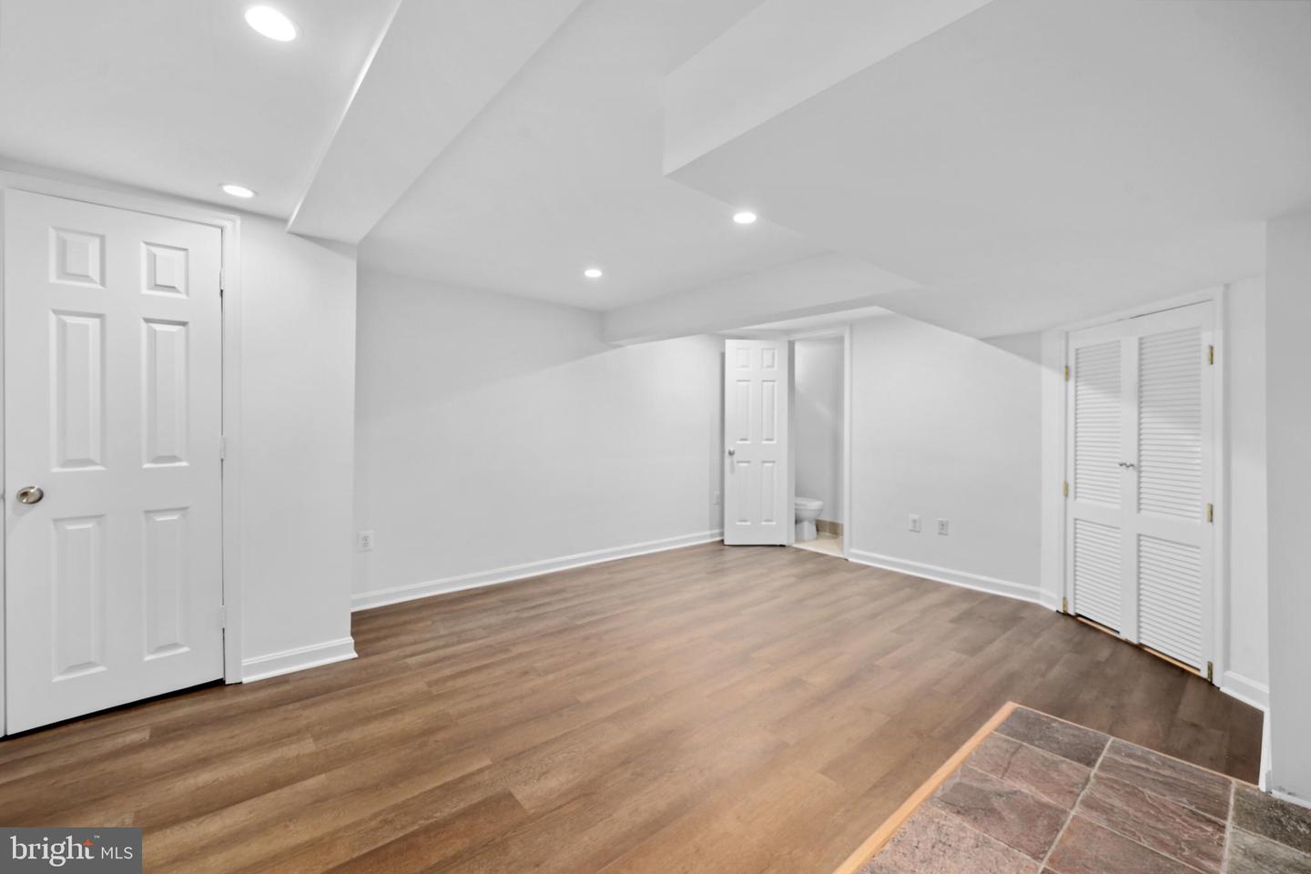 2109 ARLINGTON TER, ALEXANDRIA, Virginia 22303, 2 Bedrooms Bedrooms, ,2 BathroomsBathrooms,Residential,For sale,2109 ARLINGTON TER,VAFX2256464 MLS # VAFX2256464