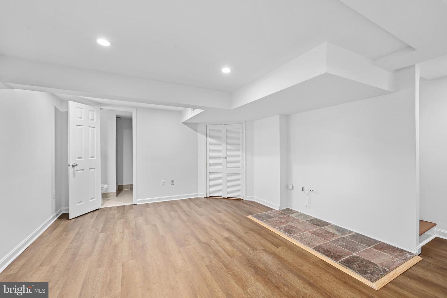 2109 ARLINGTON TER, ALEXANDRIA, Virginia 22303, 2 Bedrooms Bedrooms, ,2 BathroomsBathrooms,Residential,For sale,2109 ARLINGTON TER,VAFX2256464 MLS # VAFX2256464