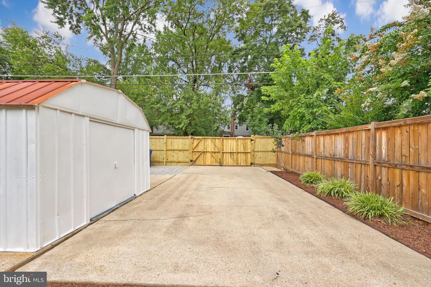 2109 ARLINGTON TER, ALEXANDRIA, Virginia 22303, 2 Bedrooms Bedrooms, ,2 BathroomsBathrooms,Residential,For sale,2109 ARLINGTON TER,VAFX2256464 MLS # VAFX2256464