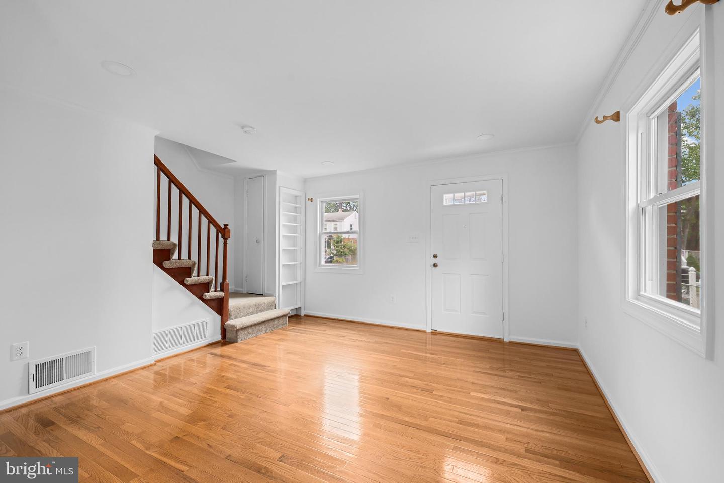 2109 ARLINGTON TER, ALEXANDRIA, Virginia 22303, 2 Bedrooms Bedrooms, ,2 BathroomsBathrooms,Residential,For sale,2109 ARLINGTON TER,VAFX2256464 MLS # VAFX2256464