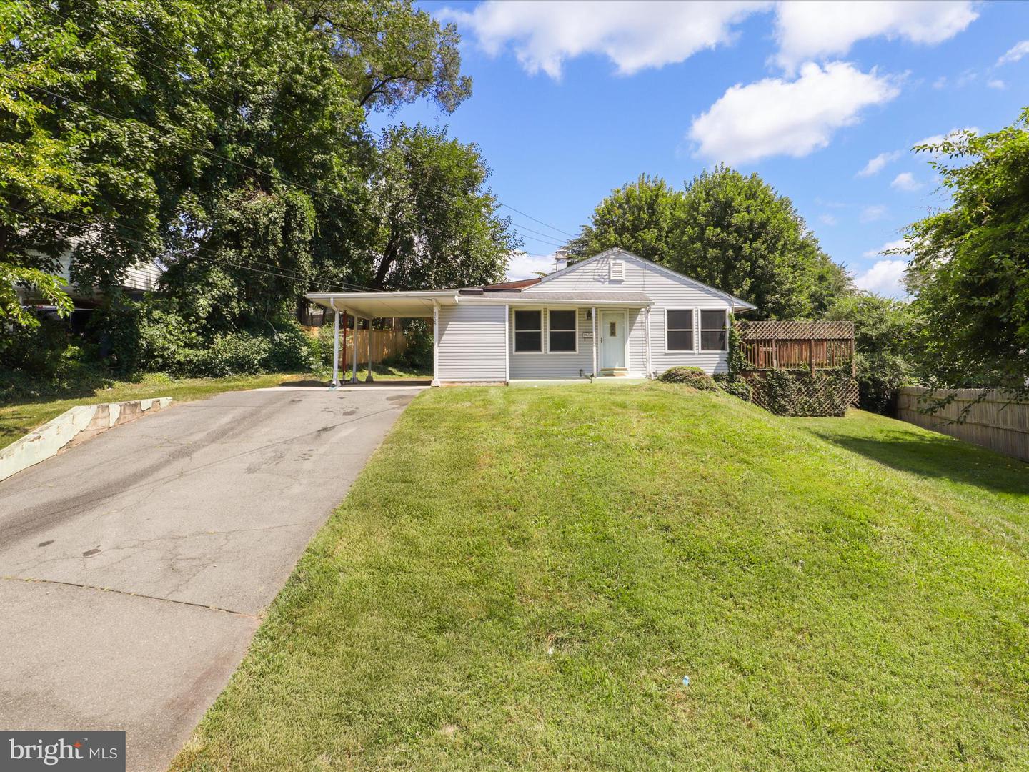 3025 GRAHAM RD, FALLS CHURCH, Virginia 22042, 3 Bedrooms Bedrooms, 11 Rooms Rooms,2 BathroomsBathrooms,Residential,For sale,3025 GRAHAM RD,VAFX2258902 MLS # VAFX2258902