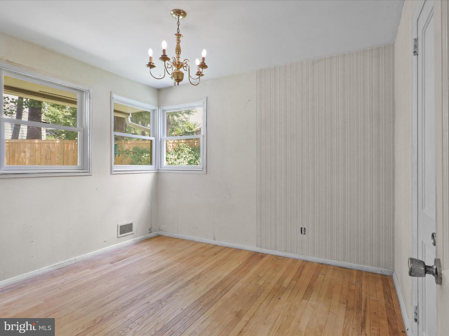 3025 GRAHAM RD, FALLS CHURCH, Virginia 22042, 3 Bedrooms Bedrooms, 11 Rooms Rooms,2 BathroomsBathrooms,Residential,For sale,3025 GRAHAM RD,VAFX2258902 MLS # VAFX2258902