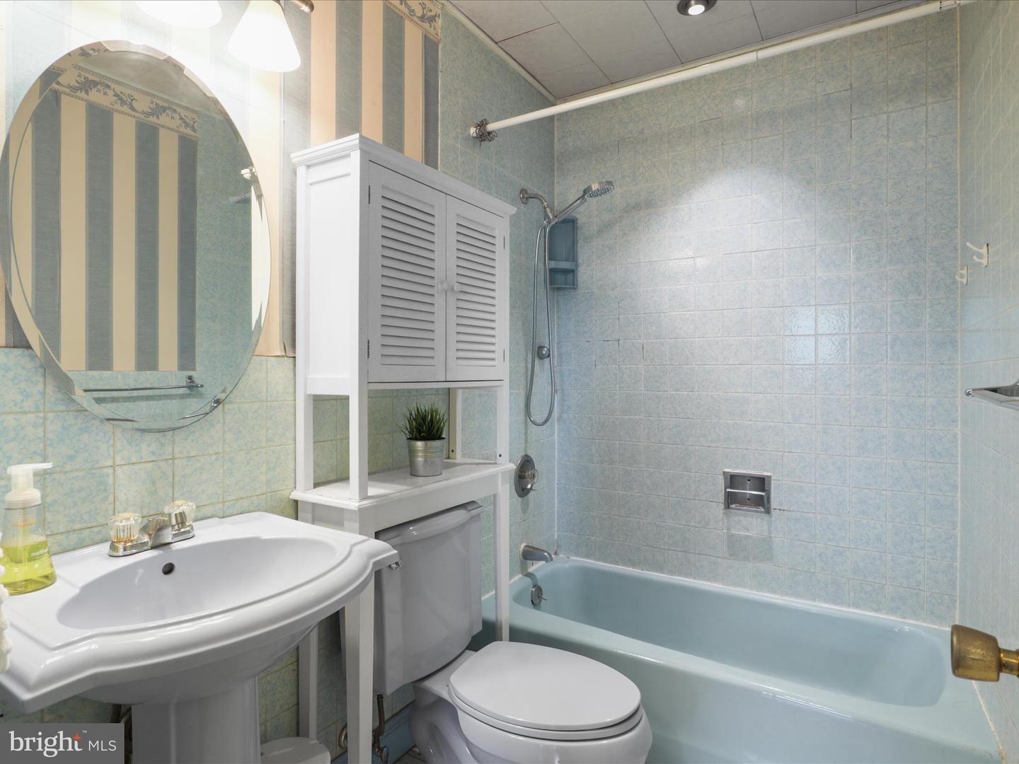 3025 GRAHAM RD, FALLS CHURCH, Virginia 22042, 3 Bedrooms Bedrooms, 11 Rooms Rooms,2 BathroomsBathrooms,Residential,For sale,3025 GRAHAM RD,VAFX2258902 MLS # VAFX2258902