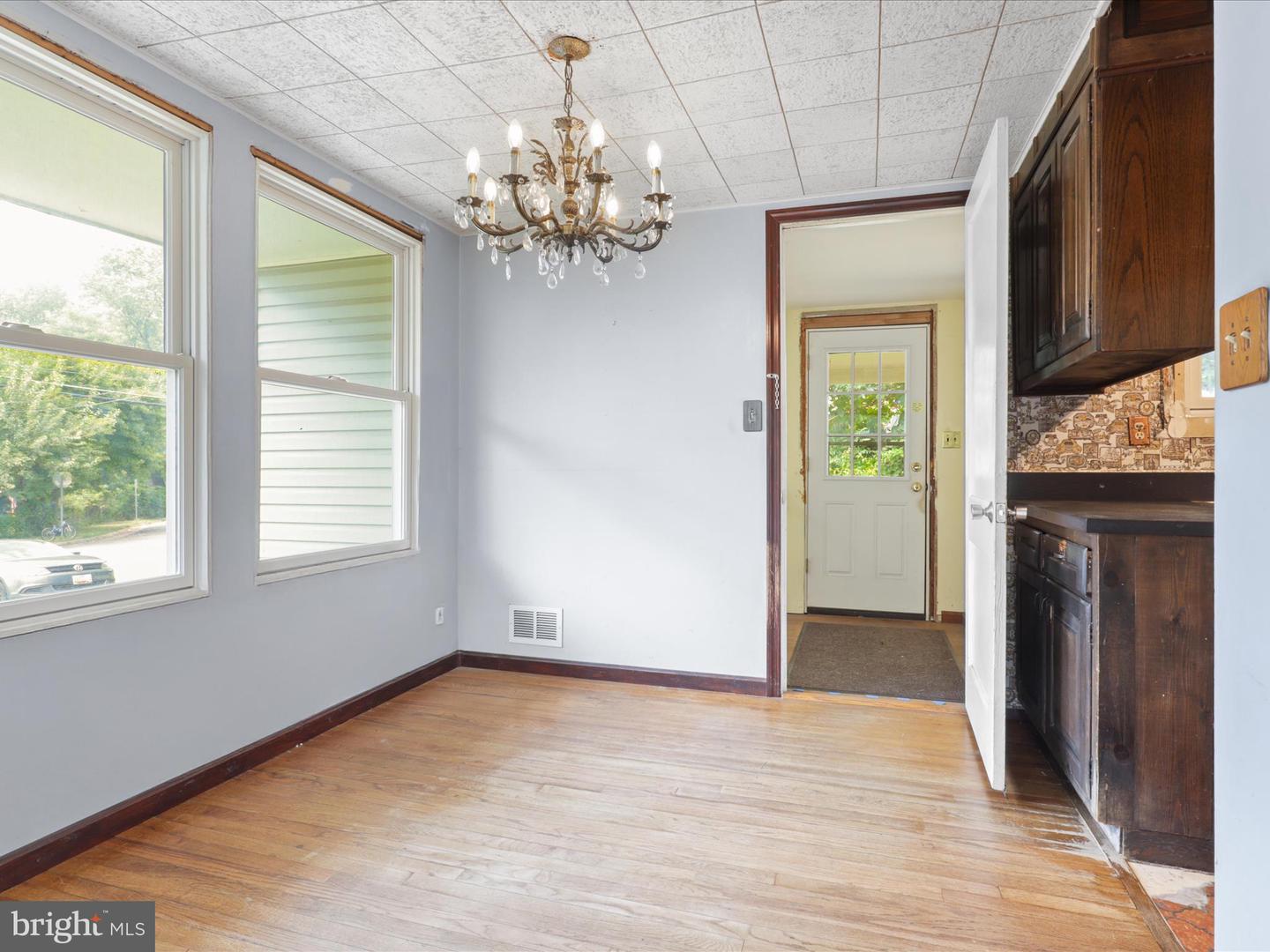 3025 GRAHAM RD, FALLS CHURCH, Virginia 22042, 3 Bedrooms Bedrooms, 11 Rooms Rooms,2 BathroomsBathrooms,Residential,For sale,3025 GRAHAM RD,VAFX2258902 MLS # VAFX2258902